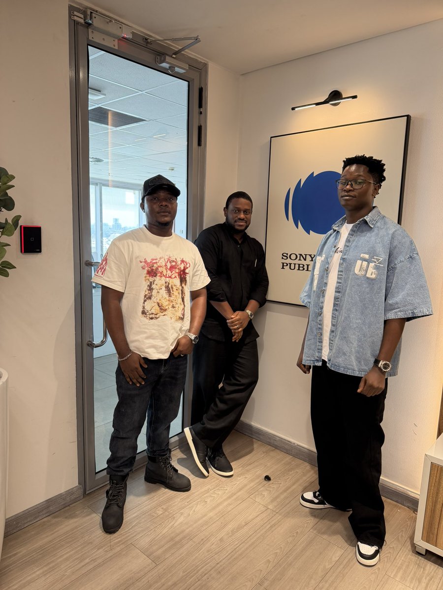 TalkereLLC's tweet photo. Congrats to @ProducerIzzy on this one with @SonyMusicPub 

More amazing records to come 💯 “Izzy makes it Easy” 

#takeit #izzybeatzz #poweredbytalkere https://t.co/6vxFHbi315