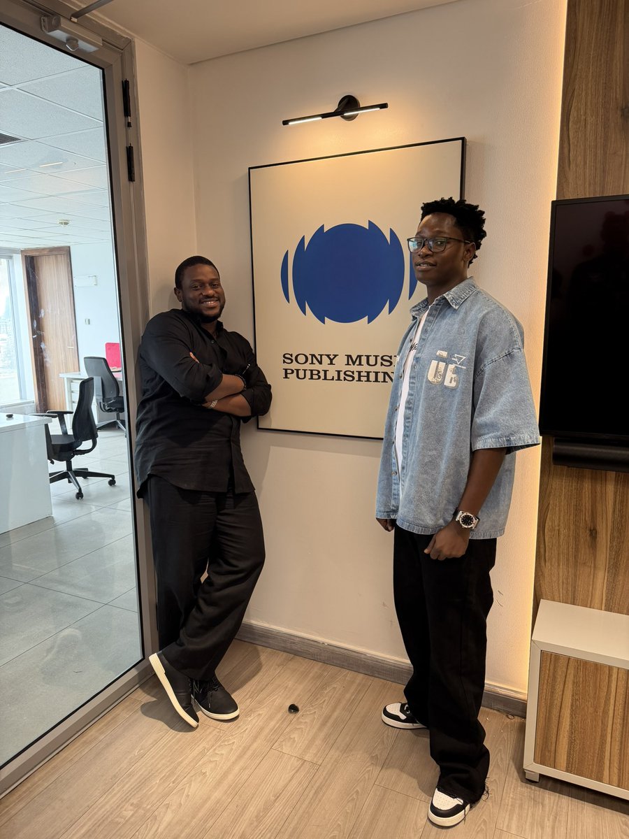 TalkereLLC's tweet photo. Congrats to @ProducerIzzy on this one with @SonyMusicPub 

More amazing records to come 💯 “Izzy makes it Easy” 

#takeit #izzybeatzz #poweredbytalkere https://t.co/6vxFHbi315