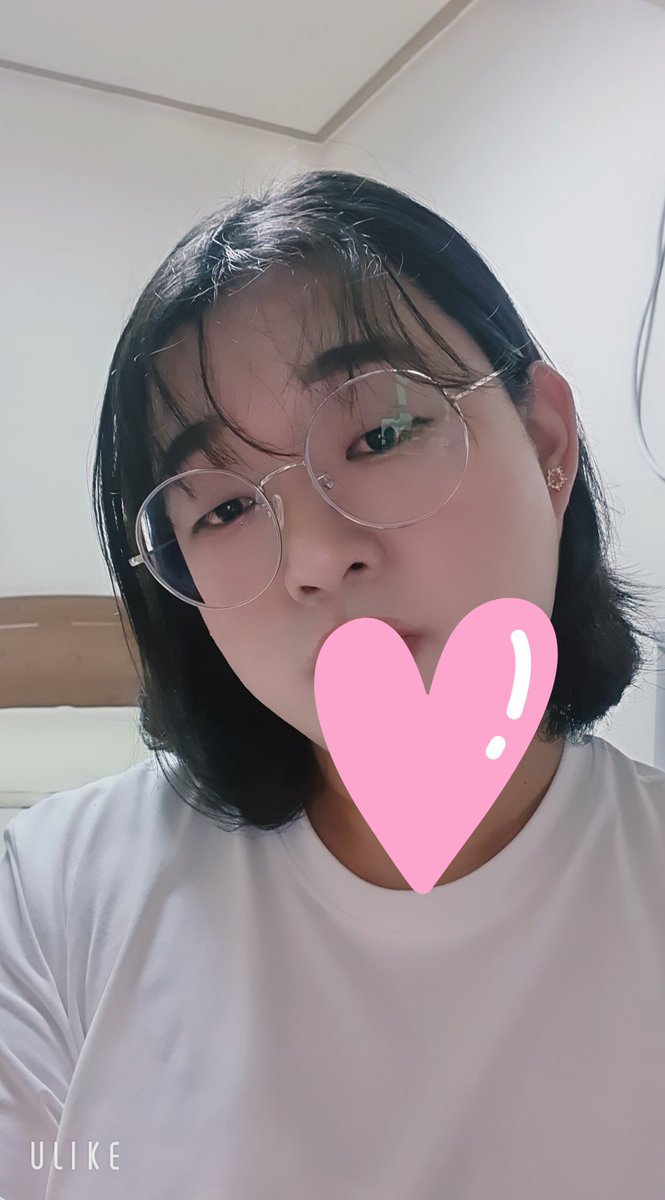 sol_sol_19's tweet photo. 암만 화장하고 꾸미고 필터씌워도 남티가 안지워��잉ㅠㅠㅠㅠ
더 자연스럽고 여성스런 얼굴이 될려면 어딜 어떻게 고쳐야할지도 감이 안오다
지방이식? 턱? 나중에 성형할때 이런것도 물어봐야지ㅠ https://t.co/e7WfiPBw5A
