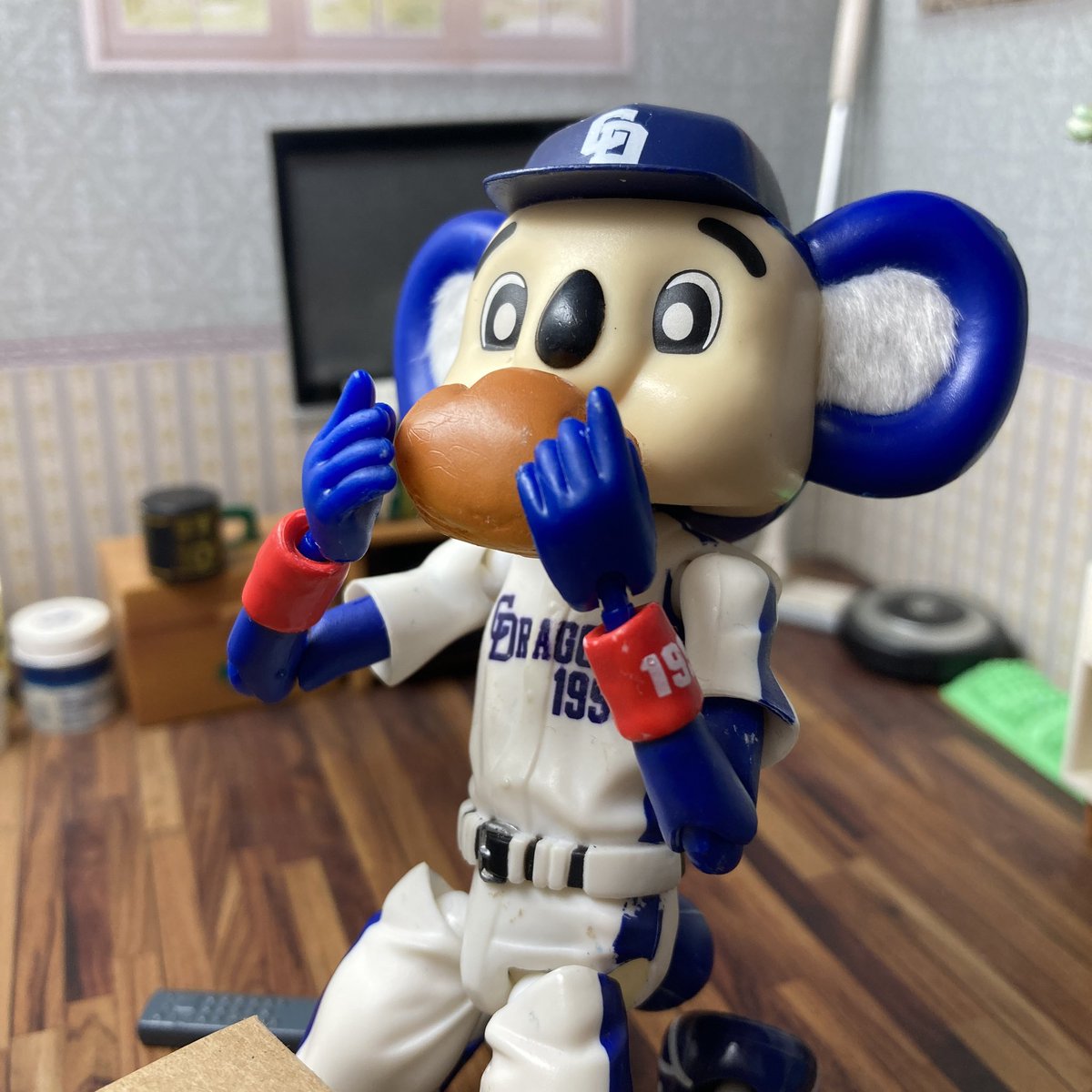 中日勝利でドアラにごはんbot tweet media