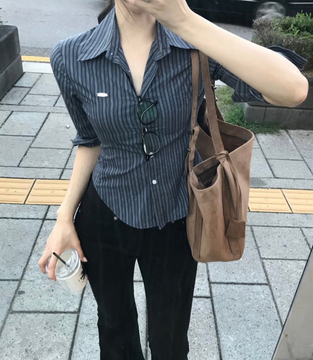 newspicy1214's tweet photo. 요기는 셔츠가 진짜 이뿜.. 핏 요대로 나와요..
캐쥬얼하게도 입을수있어서 활용도 너무 좋음 https://t.co/9qjz2tJRDU