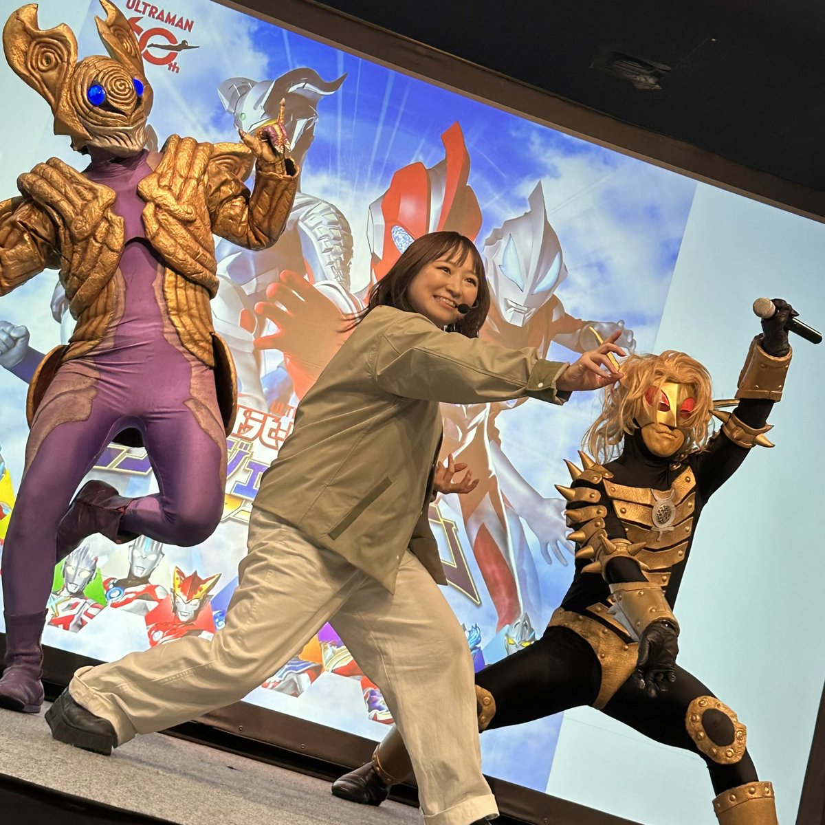 _mhkp_'s tweet photo. それとMCがみさきお姉さんで！声ですぐにわかった！めちゃくちゃ嬉しかったよーーー！
みさきお姉さんにもババルウ星人にもバロッサ星人にも会えるとは、私得過ぎて。
楽しい時間をありがとうございました。
かわい過ぎるスリーショット🫶
@46bep
#ウルトラヒーローズexpo https://t.co/0qdu3oKaD4