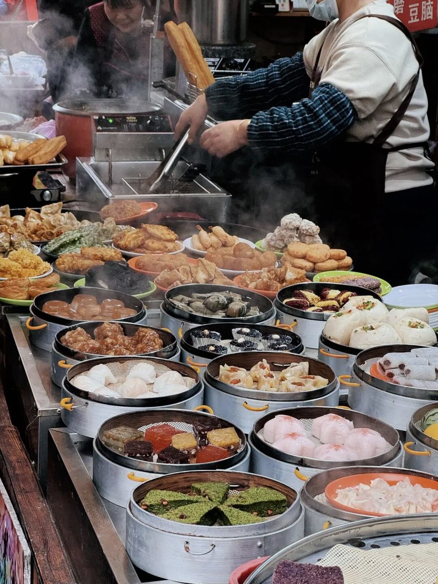 兰溪赫赫有名的游埠早茶据说起源于唐初，论时间，比清代形成规模的广式早茶还要早上许多，被称为“江南第一早茶”。