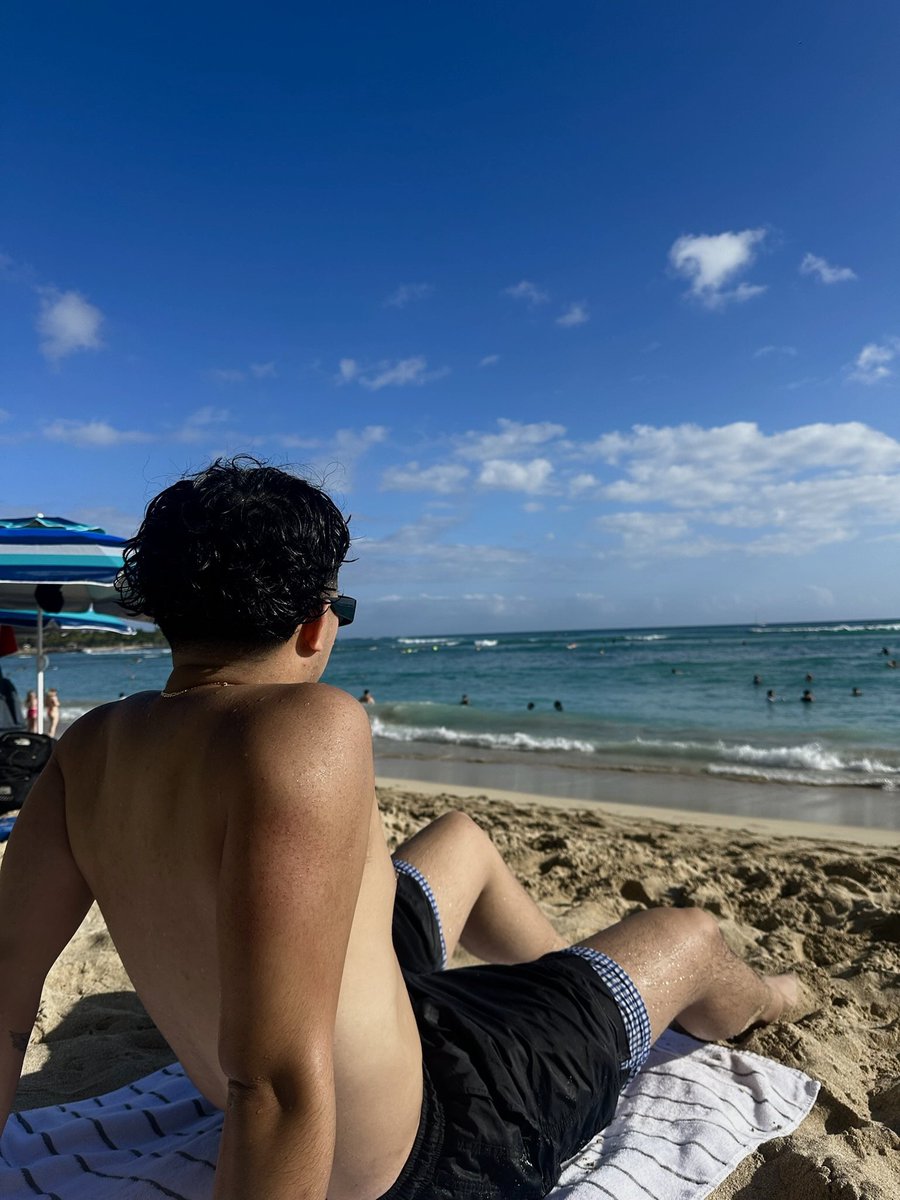 jayqloo's tweet photo. I miss Hawaii https://t.co/rc1L7O8YpG