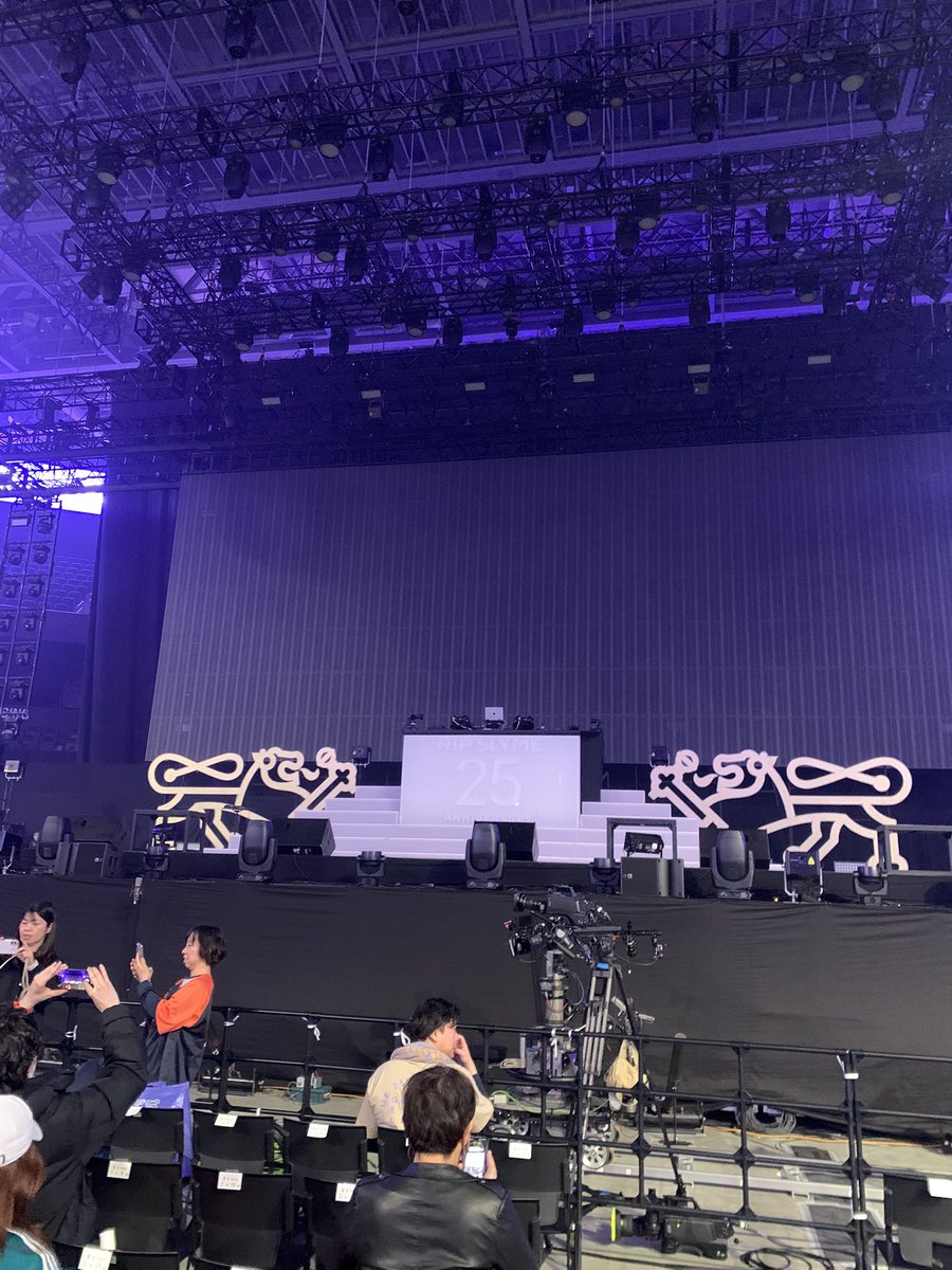 Good_John_'s tweet photo. R4ﾌﾞﾛｯｸ からの景色！

セットリストほぼベストアルバム！

リップ、ホントにもっとやったほうがいい！！！若いファンの方たち多すぎ！！

私はこれにてリップ納め！
マタ逢ウ日マデ！

#RIPSLYME #リップスライム https://t.co/qUTH1qrwwL