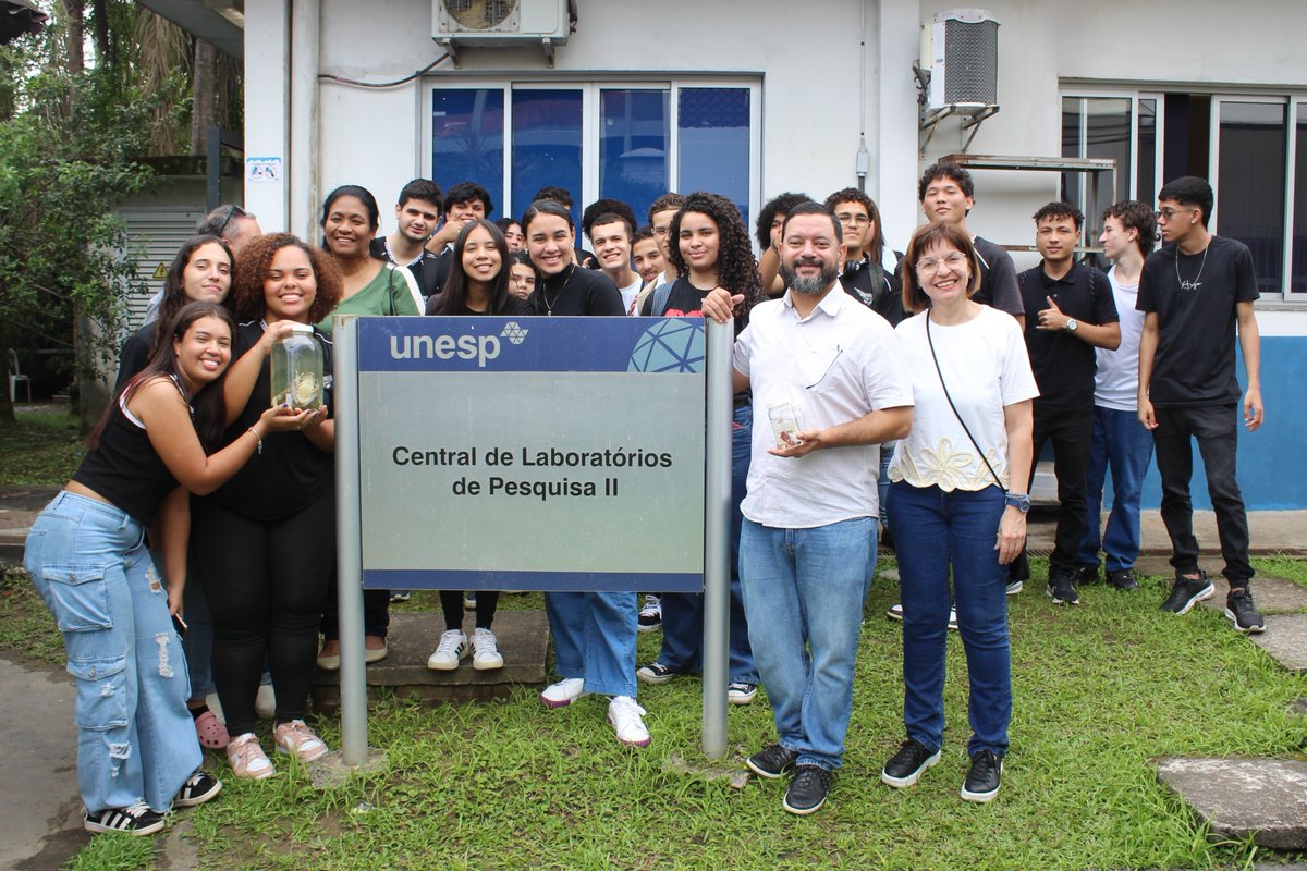 unespsaovicente's tweet photo. #tbt Em 13 de outubro de 2025, o Prof. Dr. Ivan Nunes, Coordenador dos Cursos de Bacharelado e Licenciatura em Ciências Biológicas, recepcionou alunos e professores da Escola Estadual Leopoldo José de Sant'anna no Instituto de Biociências da Unesp, Campus do Litoral Paulista. https://t.co/m9TulIrvq5