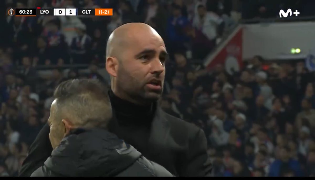 mireslayss's tweet photo. En el primer gol parece que Claudio está a punto de llorar intentando contenerse. Estamos guiados por las emociones y creamos una sinfonía a partir del silencio. https://t.co/0u4XVeig0m