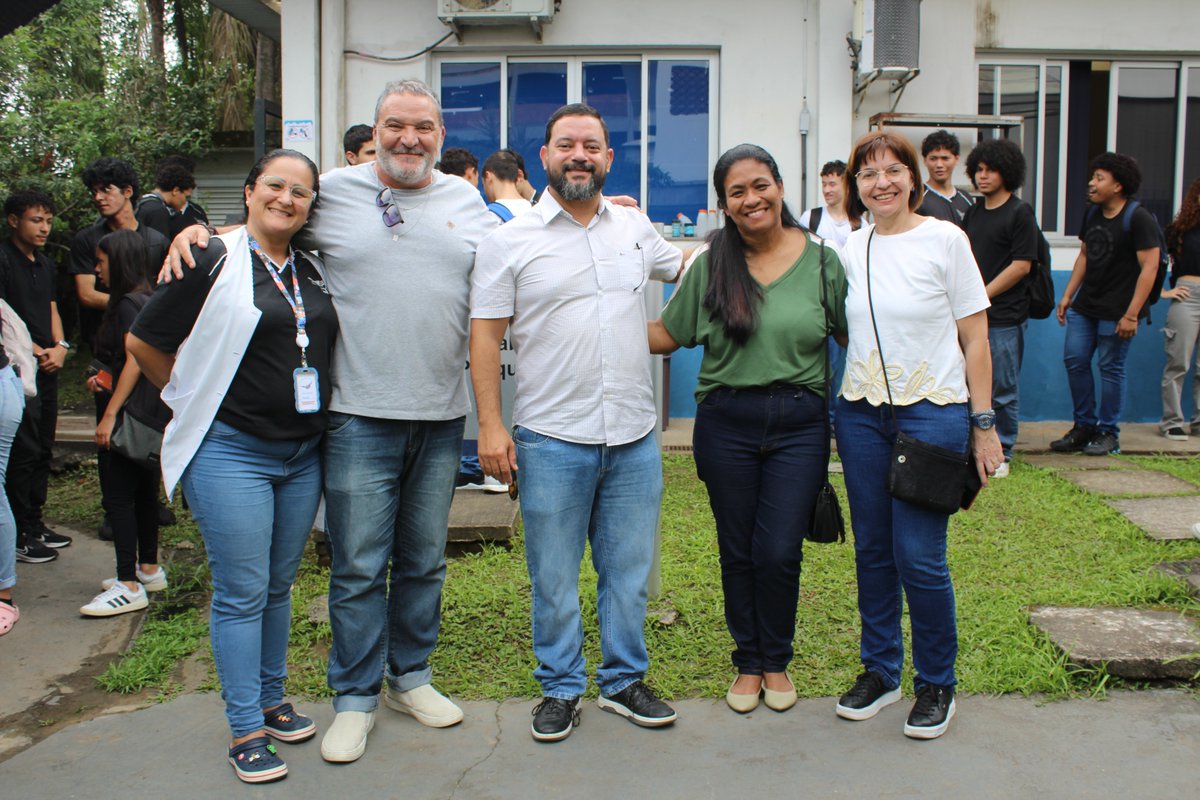 unespsaovicente's tweet photo. #tbt Em 13 de outubro de 2025, o Prof. Dr. Ivan Nunes, Coordenador dos Cursos de Bacharelado e Licenciatura em Ciências Biológicas, recepcionou alunos e professores da Escola Estadual Leopoldo José de Sant'anna no Instituto de Biociências da Unesp, Campus do Litoral Paulista. https://t.co/m9TulIrvq5