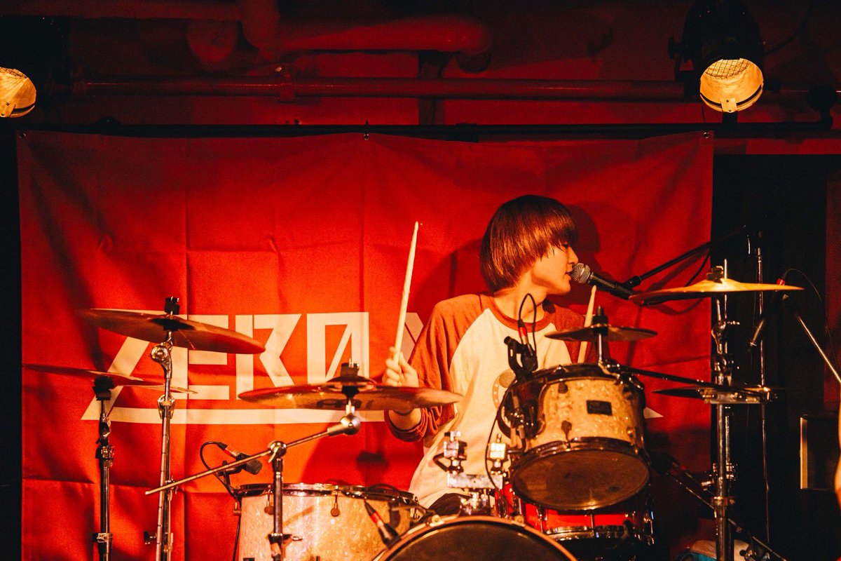 ZERO_NEN00's tweet photo. 【✨LIVE Photo✨】

2026.3.20(祝・金)
【ZERO NEN CIRCUIT2026】

KING  COBRA
ENEMY FLECK @ENEMYFLECK

何度も自分達のことを「泥臭いバンド」と言った。丸裸の感情を包み隠さない爆音とバラードを受け取ると、川又の目を真っ直ぐ見て拳を上げている自分がいた
一緒にカッコよくなろう

#ZERONEN https://t.co/j6ws9sBrCI