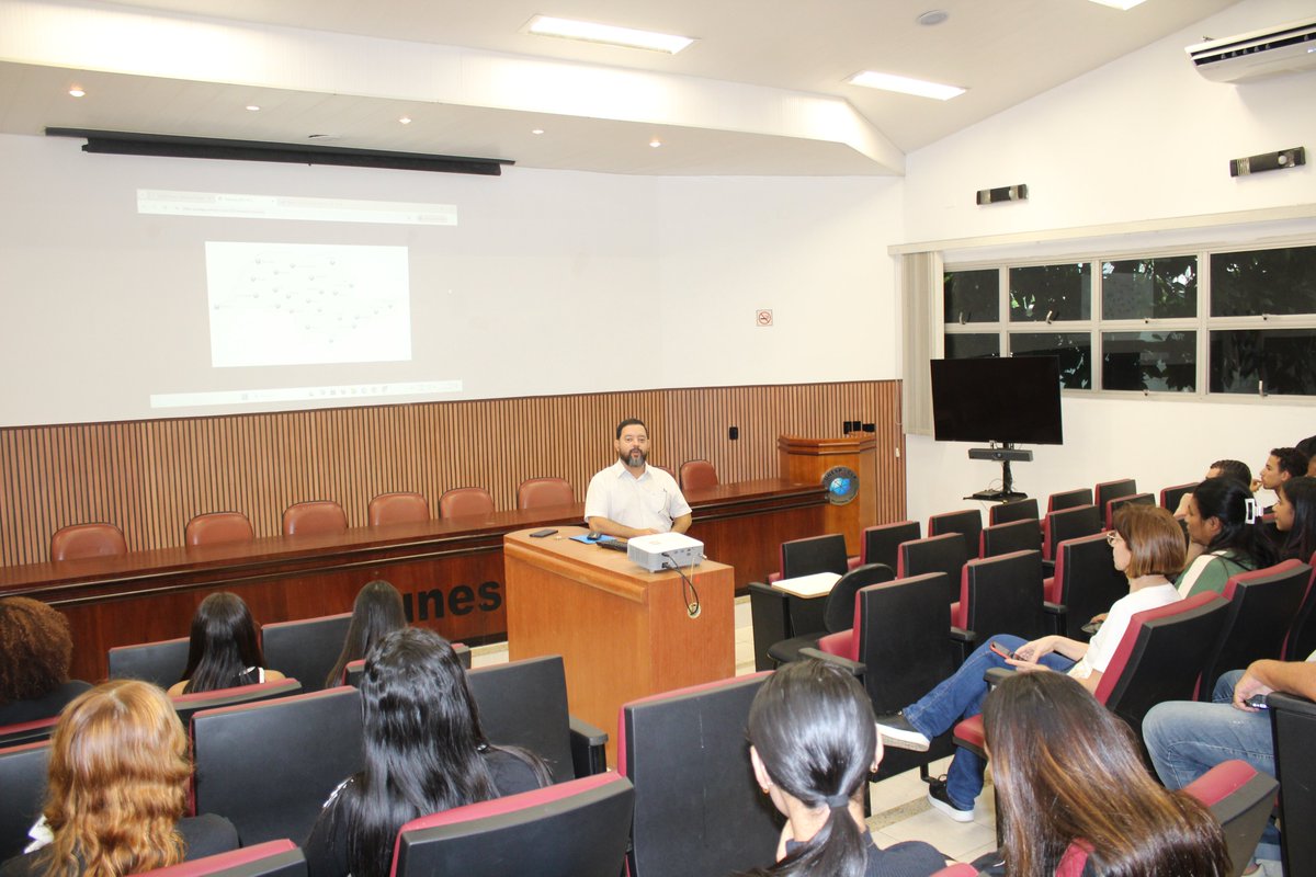unespsaovicente's tweet photo. #tbt Em 13 de outubro de 2025, o Prof. Dr. Ivan Nunes, Coordenador dos Cursos de Bacharelado e Licenciatura em Ciências Biológicas, recepcionou alunos e professores da Escola Estadual Leopoldo José de Sant'anna no Instituto de Biociências da Unesp, Campus do Litoral Paulista. https://t.co/m9TulIrvq5