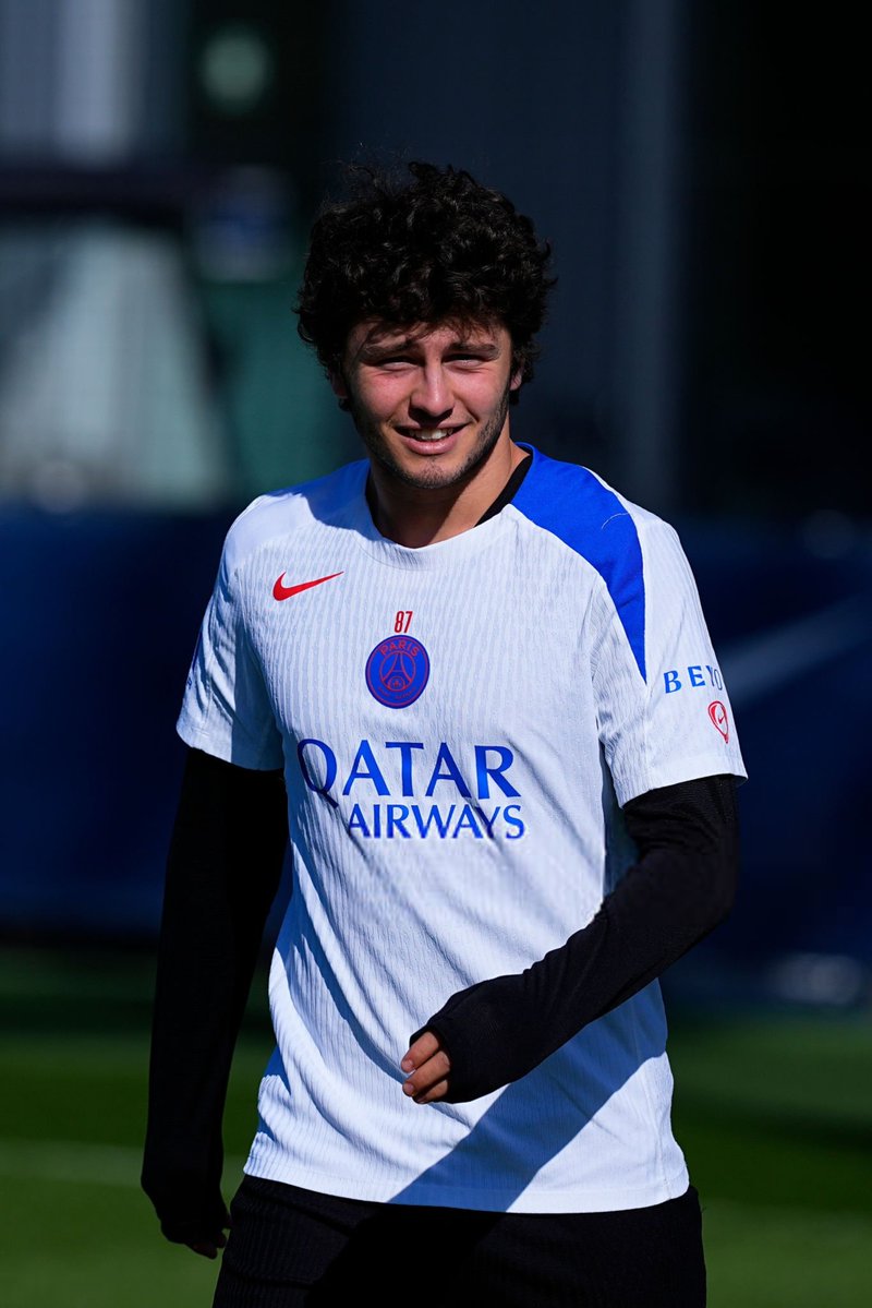 Vibes Foot tweet media