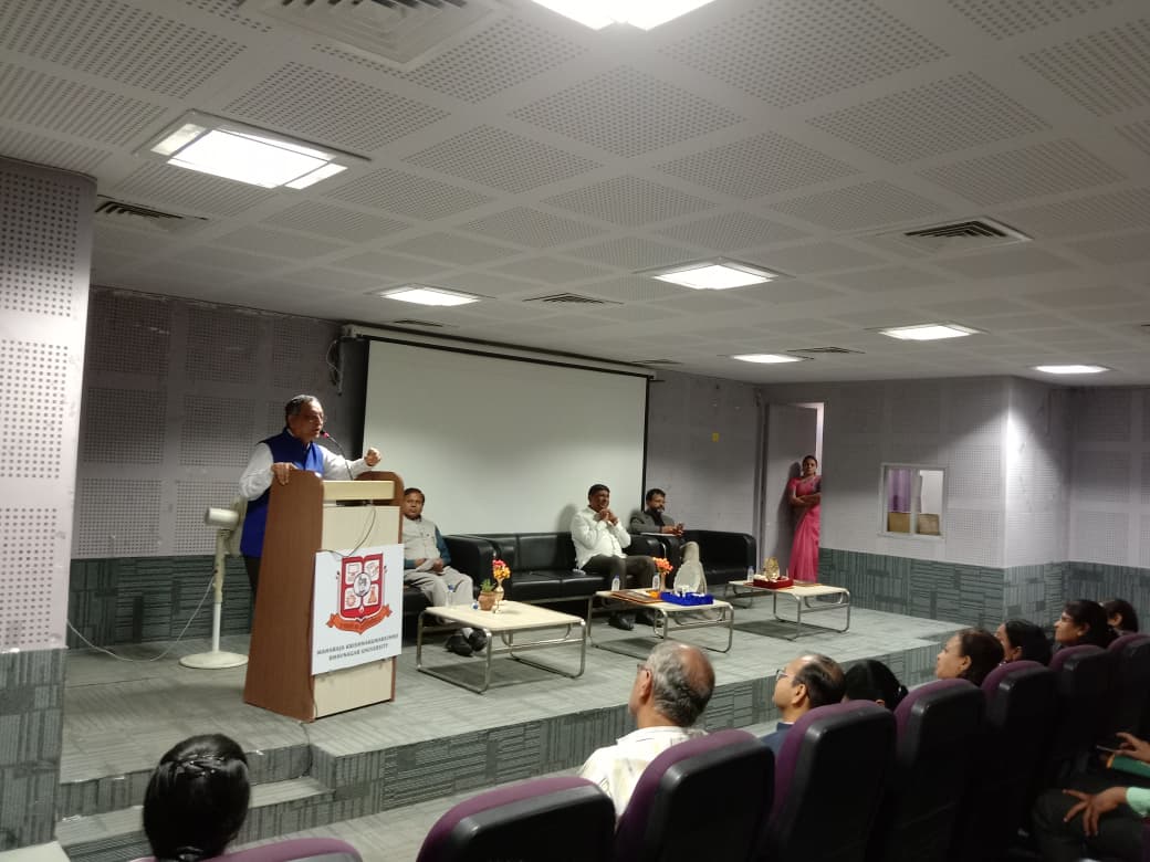 vcmkbu's tweet photo. મહારાજા કૃષ્ણકુમારસિંહજી ભાવનગર યુનિવર્સિટીમાં તા.10–11 માર્ચ 2026 દરમિયાન“Sardar Vallabhbhai Patel:National Integration and the Unification of Bharat through Education”વિષયક રાષ્ટ્રીય સેમિનાર સફળતાપૂર્વક યોજાયો. કુલપતિ ડૉ.ભરતભાઈ બી.રામાનુજ સહિત અનેક ગણમાન્ય મહાનુભાવો હાજર રહ્યા. https://t.co/kBZEXMdCzi