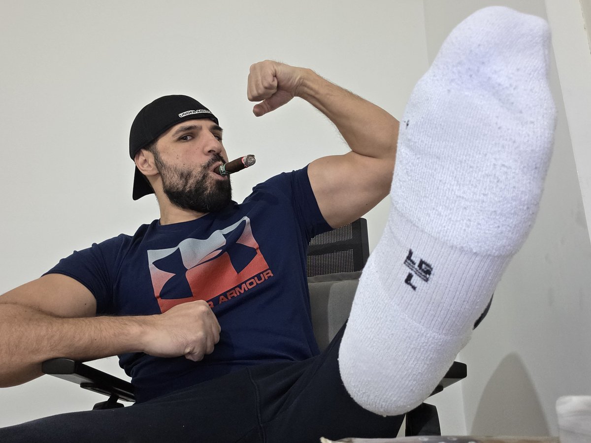 Fan of alpha socks (3.1 K) tweet media