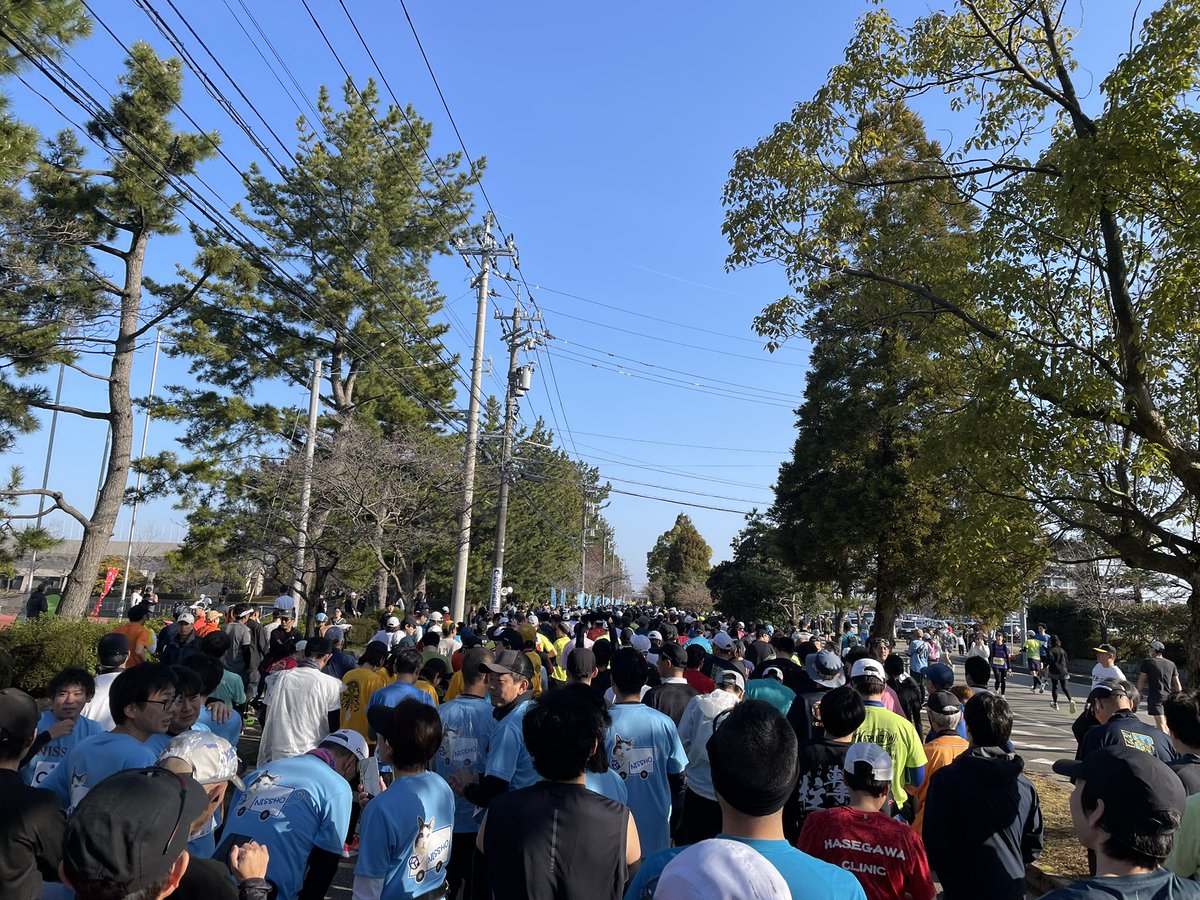 gardez04's tweet photo. 今日はハーフマラソンに参加しました。初めてハーフの大会だったので緊張しました。思ったよりも良いペースで走れました。今晩はゆっくりお酒が飲めそうです。 https://t.co/CyVTJjBiWc