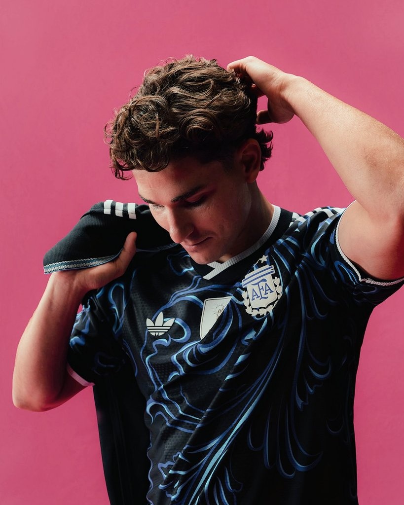 etherealbros's tweet photo. Julián luciendo la nueva camiseta de la selección argentina https://t.co/XKJ8Ea7LzM