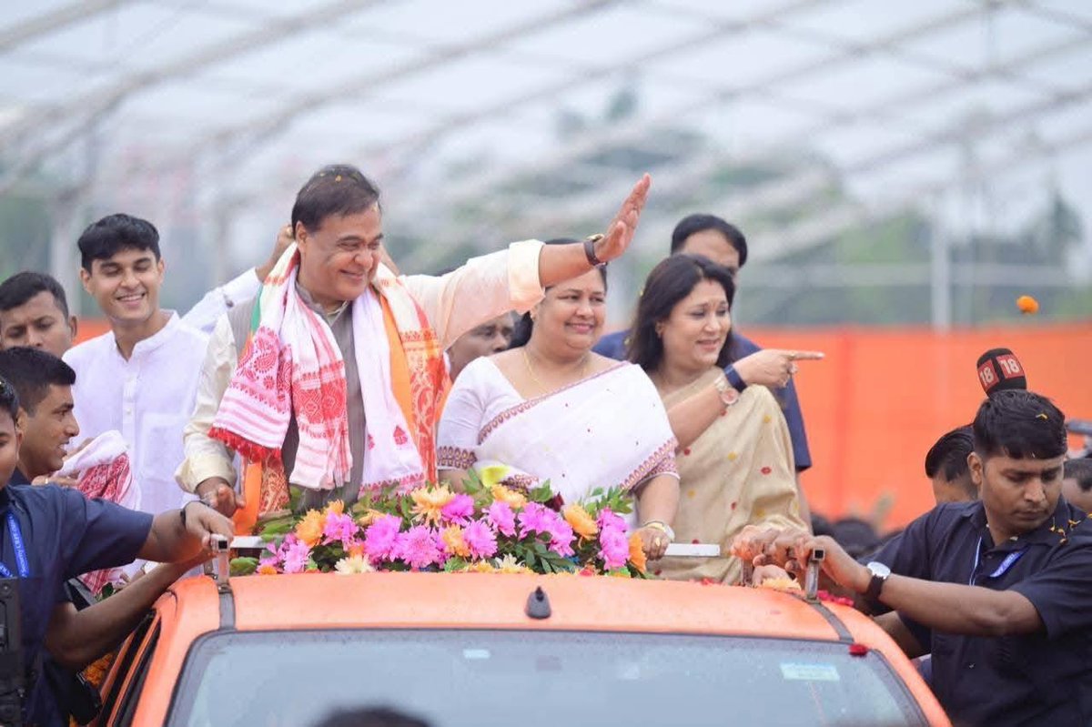 Today, as Hon’ble Chief Minister Dr. <a href="/himantabiswa/">Himanta Biswa Sarma</a> proceeded from Khanapara to the Deputy Commissioner’s office at Hengrabari to file his nomination papers, an unprecedented scene was witnessed. Countless supporters, well-wishers, and dedicated workers of the Bharatiya Janata