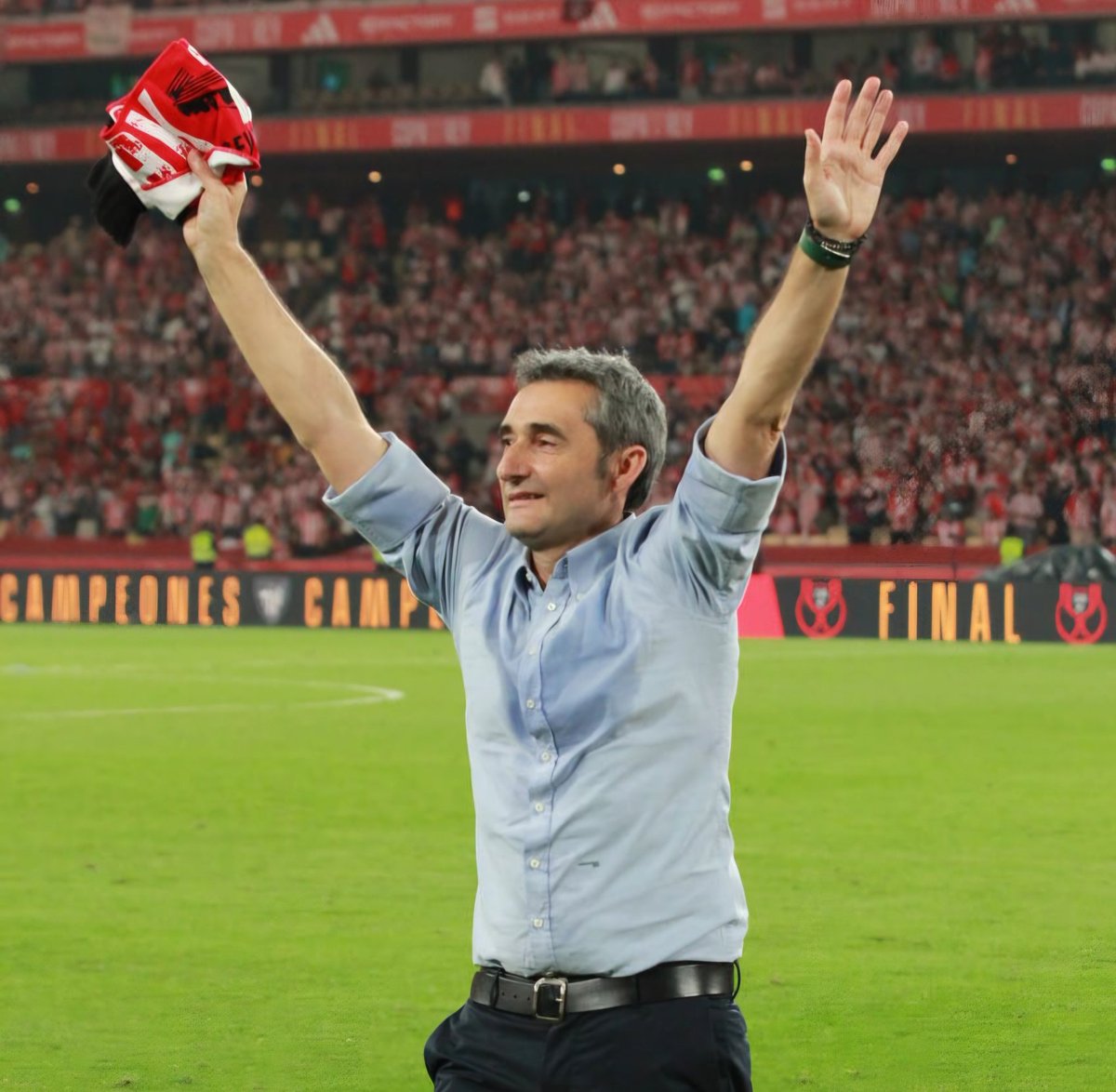 francantera's tweet photo. La no renovación de Valverde estaba clara. Su estancia no daba ya para más. Son muchas las razones para calificarle como leyenda del @AthleticClub . 
Para mí solo con la vivencia que tuve en Sevilla con la Copa y la posterior Gabarra por la Ría ya me vale. Eskerrik asko Txingurri https://t.co/xtpyKuDQGi