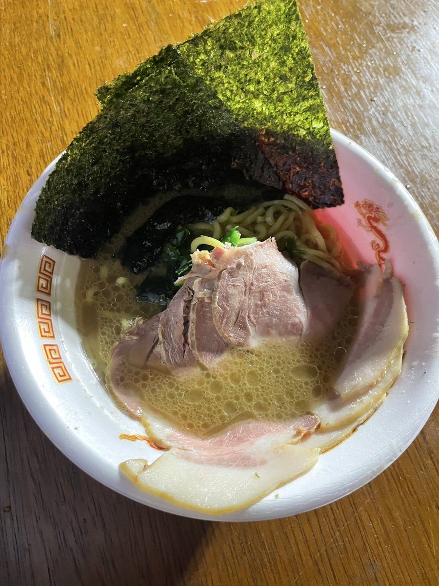 nyannyan127's tweet photo. SUSURUラーメンフェス
夜に行ったらめちゃくちゃ空いてた🍜
ファストパスの意味あるんか？🤔
とりあえずどのラーメンも
めちゃくちゃ美味かった！ https://t.co/jJYRs5OHdU