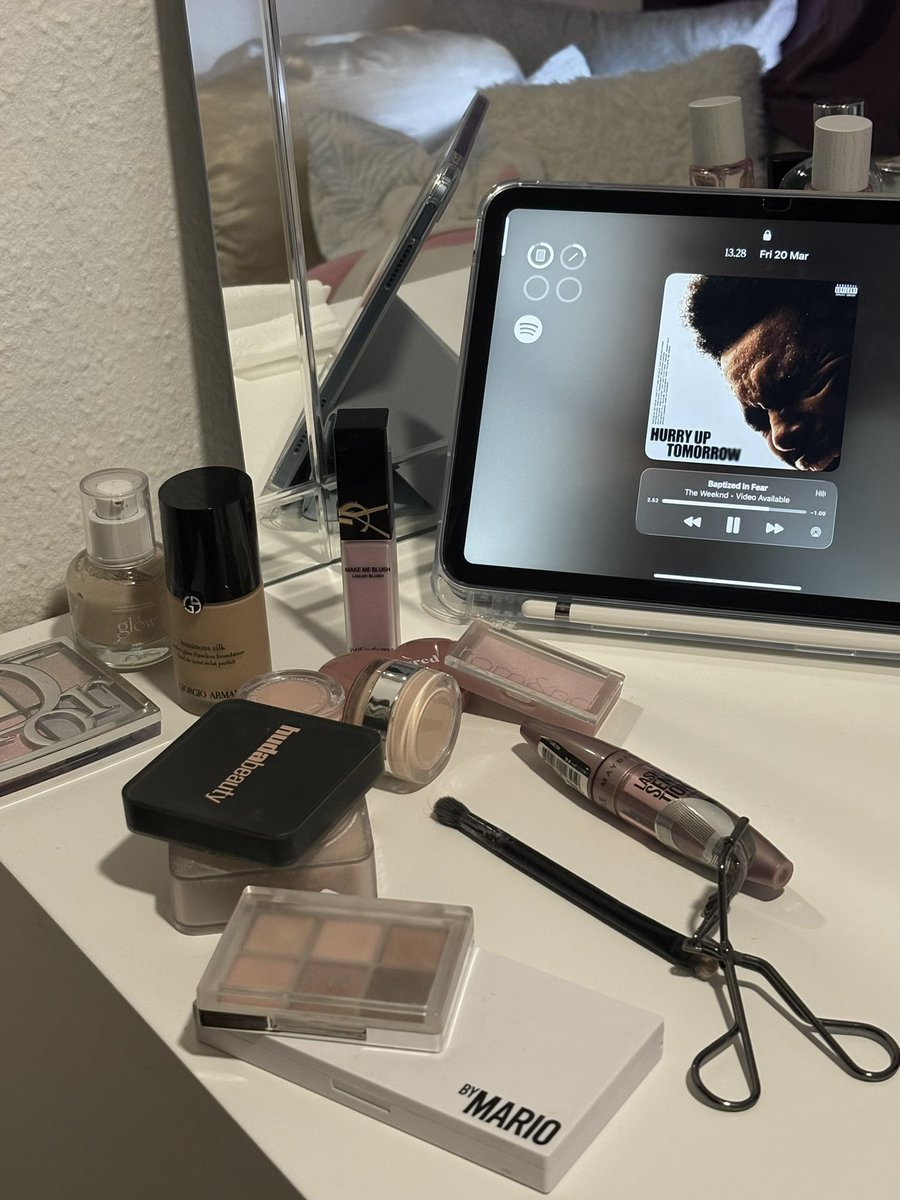 JOBENATION's tweet photo. getting ready for dada https://t.co/ybWKqQb4QV