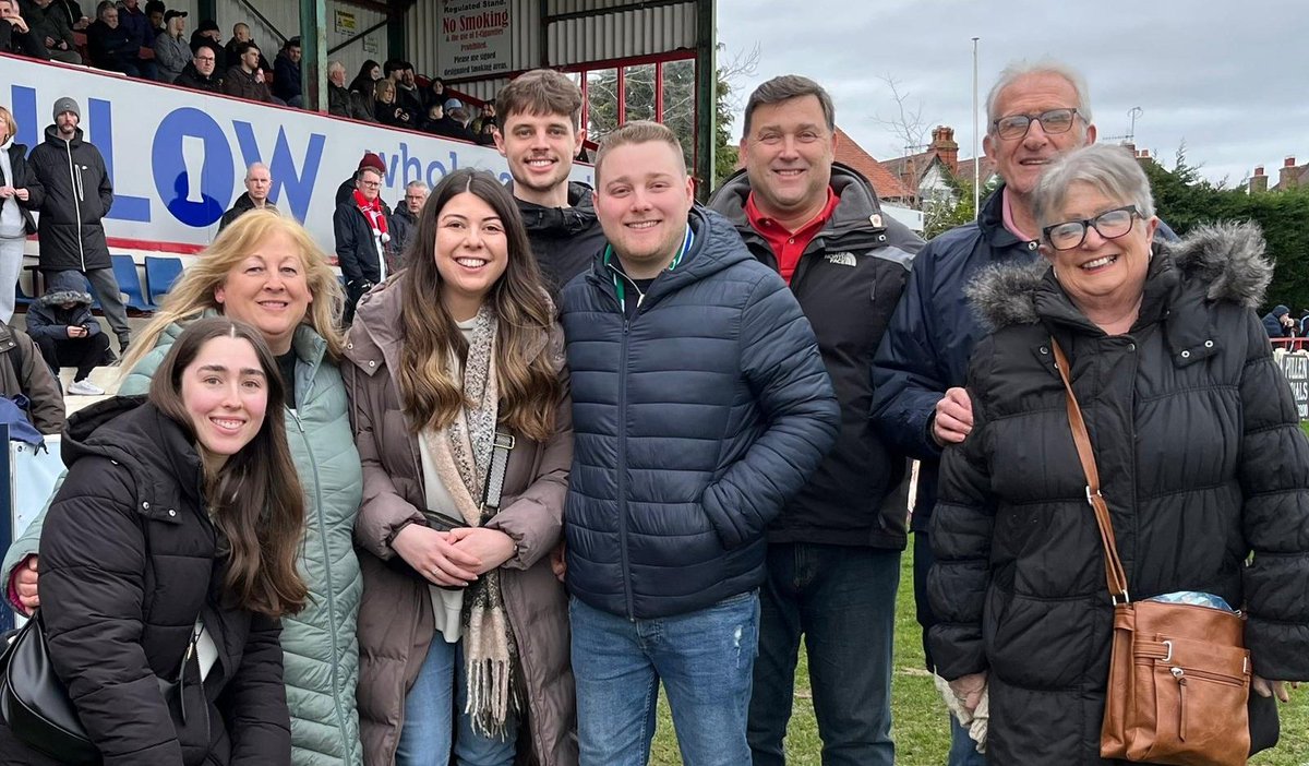 SportingFC's tweet photo. CHRIS HOOPER: Family Remembers a Legend

At last month’s league fixture versus Worcester City, a minute’s applause took place in honour of Bromsgrove Rovers legend, Chris Hooper. At this game, his family were special guests...

➡️ https://t.co/UCFlo2pIcm https://t.co/iw4u6UpA4g