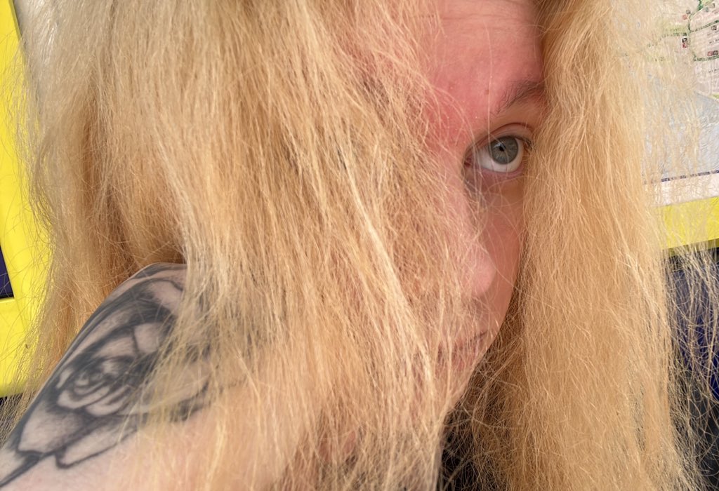 ari (from ari) tweet media