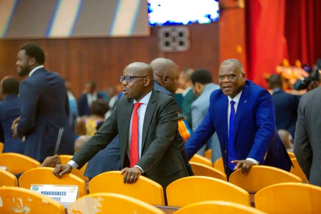 PitchoutI's tweet photo. Lancement d'une session Parlementaire décisive en #RDC ! 🇨🇩
L'objectif est clair : restaurer la paix à l'Est, ratifier des accords stratégiques (Rwanda, USA) et exiger une meilleure gouvernance par un contrôle accru. L'unité nationale reste notre boussole. 

@AssembleeNatRDC https://t.co/Wm0ir9eDHu