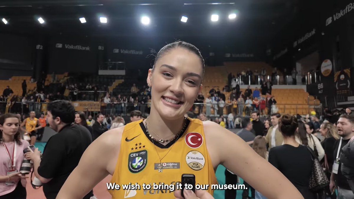 ยัยเนสมักพูดถึงแฟน ๆ โซนหน้าจออยู่เสมอ 🥹
ตามสเตปนางเวลาสัมหลังชนะ คือ
1) ขอบคุณแฟน ๆ ทั้งในสนามและโซนหน้าจอ
2) ให้เกียรติทีมคู่แข่ง
3) ขอบคุณเพื่อนร่วมทีมและทีมงาน พร้อมบอกรักหนึ่งกรุบ
4) ตั้งเป้าหมายอย่างมีความหวัง ไม่เกทับทีมอื่น