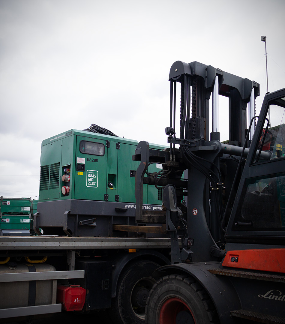 _generatorpower's tweet photo. Loading up another crucial temporary power solution ⚡

Speak to our team today to organise your bespoke power package:
📞 01924 220 055
📧 info@generator-power.co.uk
🌐 https://t.co/INOyUP8g7E

#generatorpower #powergeneration #generatorhire #emergencypower https://t.co/QpbgCxbYab