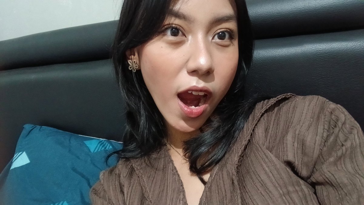 b ᥫ᭡ tweet media