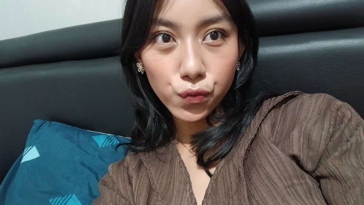 b ᥫ᭡ tweet media