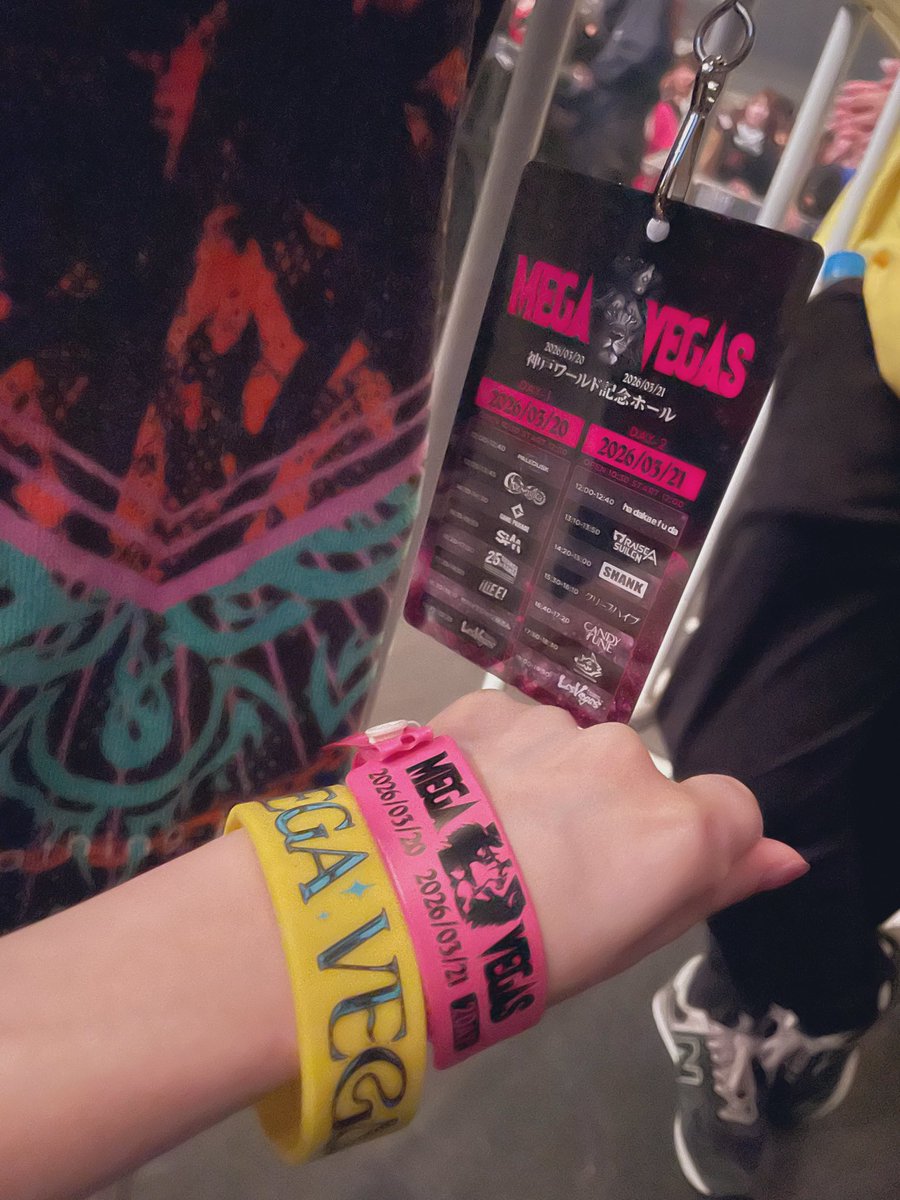 spla_camembert's tweet photo. MEGA VEGAS 1日目！
VIPの人に強く誘われて1日目から参加にしたけど、本当に良かった🙌
ベガスで1番好きなStarburst聴けたのが嬉しかった✨
明日も楽しみ！！

#MEGAVEGAS https://t.co/xYkr3NyCSL