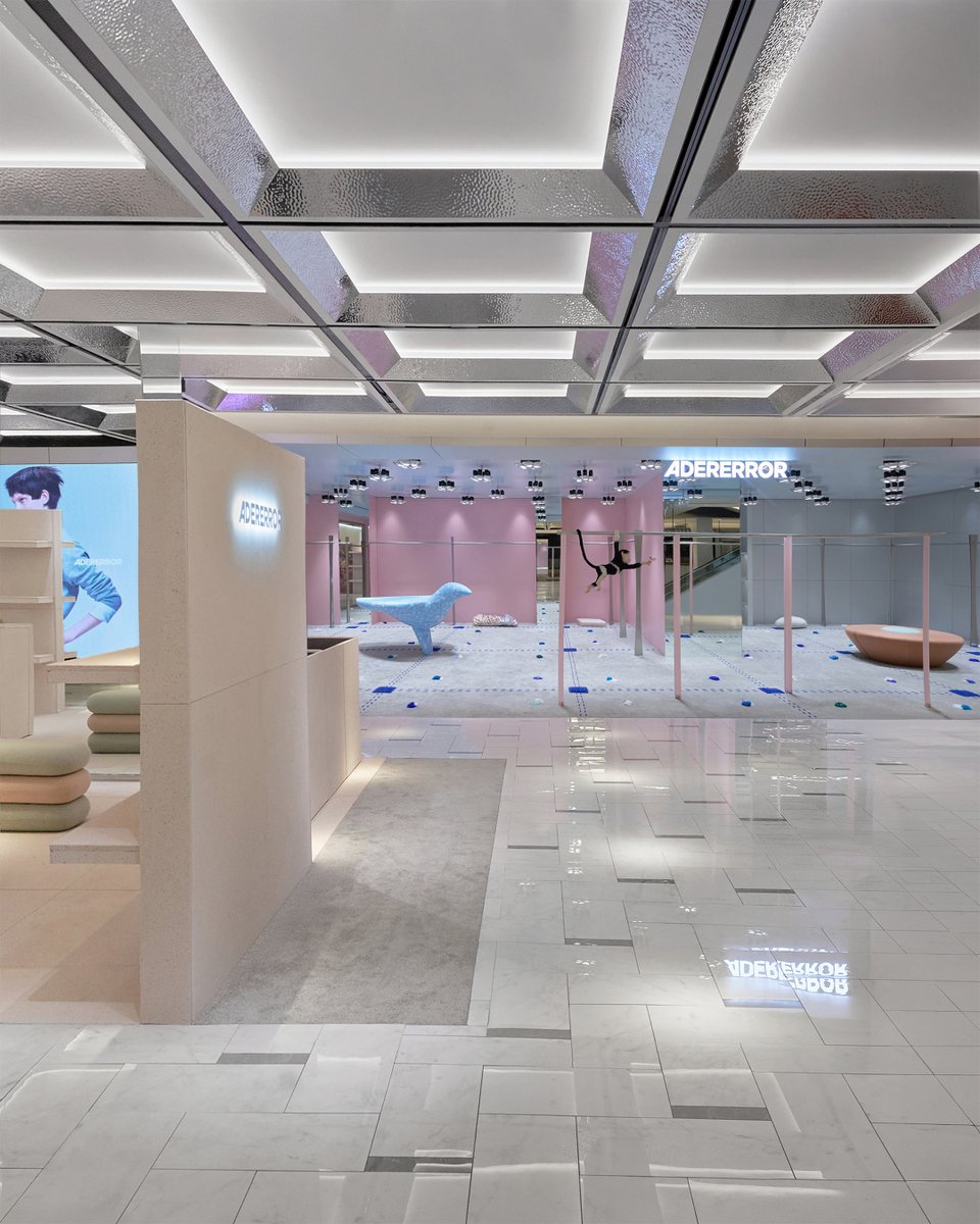 _adererror's tweet image. NEW STORE: ADERERROR Plug Shop Galleria WEST

원숭이와 새를 형상화한 하이퍼리얼리즘 오브제가 전하는 아더에러의 위트.

아더에러의 새로운 공간 내러티브를 갤러리아 명품관 WEST에서 만나보세요.

#ADERERROR #아더에러