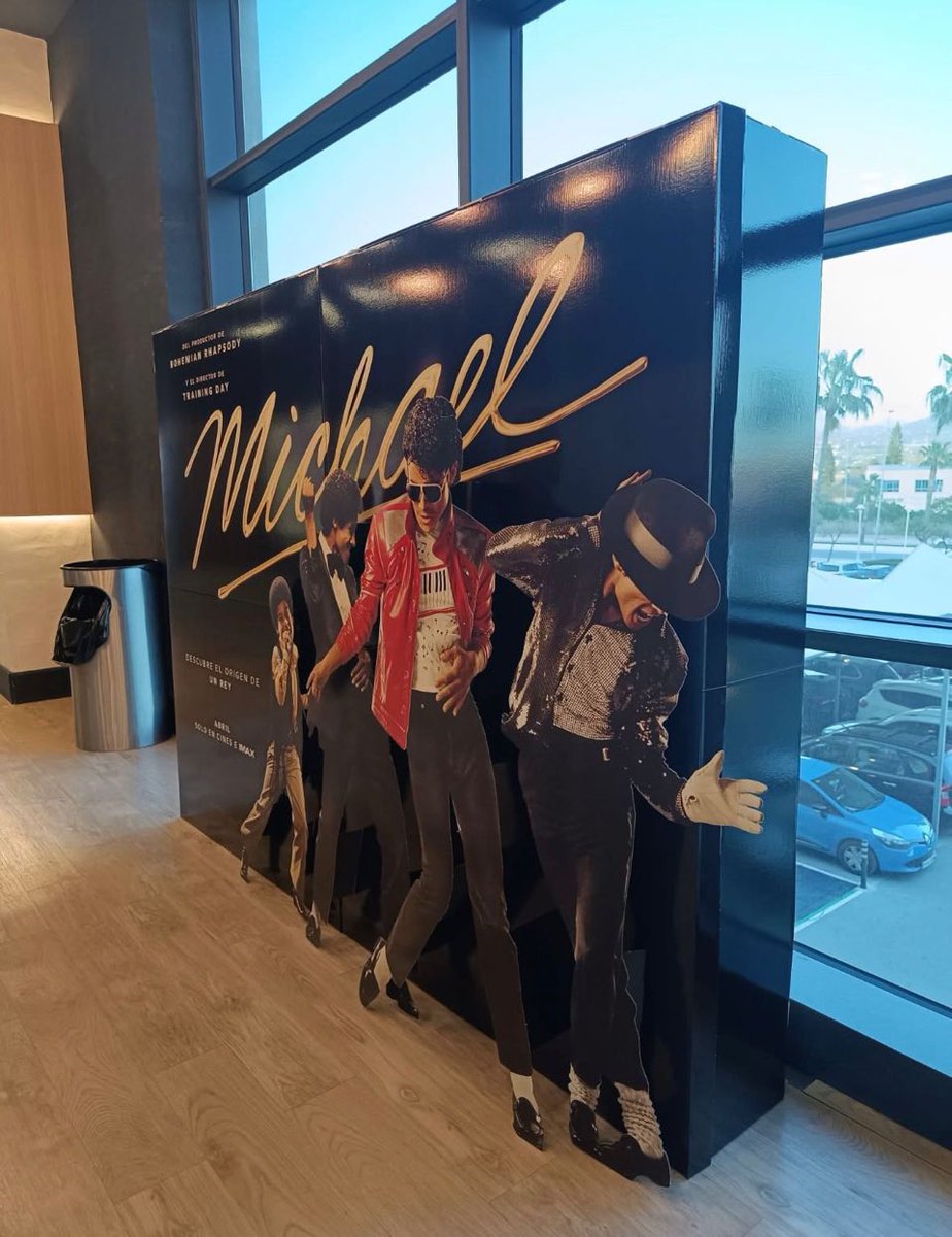 tina ✪ tweet media