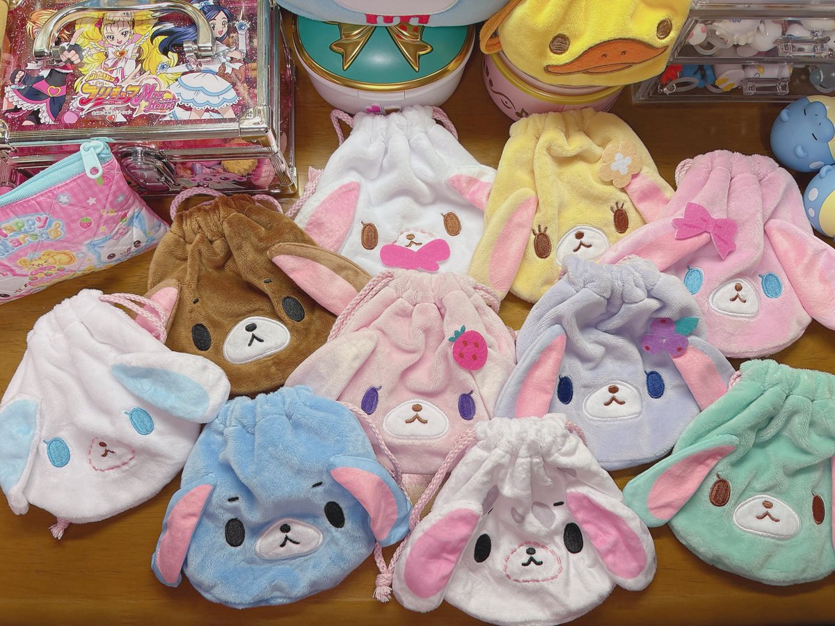 今日運良く仕事終わりに
シュガーバニーズ巾着の入荷間に合って
欲しい子達お迎えできた(  ߹꒳​߹ )♡
みんな揃うともっと可愛いね✮*｡ﾟ