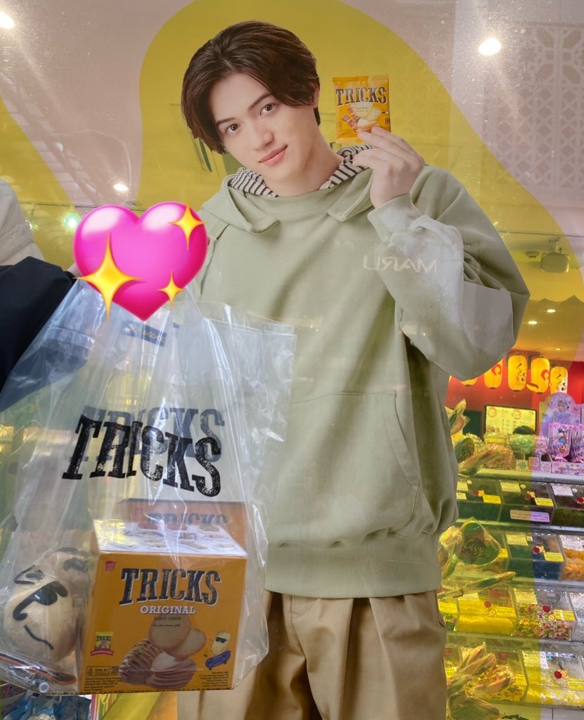 akazomebrulee's tweet image. 心斎橋筋商店街のトリックスプロモ見てきました！
大きなフラッグ圧巻でした😆
ありがとうございます🙏

雨の日だったのでアーケードの中はさらに人が多くてたくさんの人たちに見て貰えて嬉しかったです☺️
#TRICKS
#KEYTOLIT