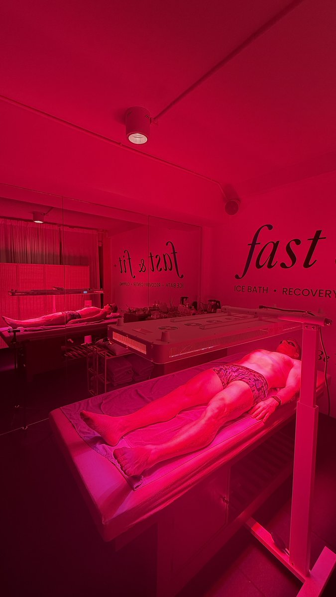 Blond Aryan King tweet media