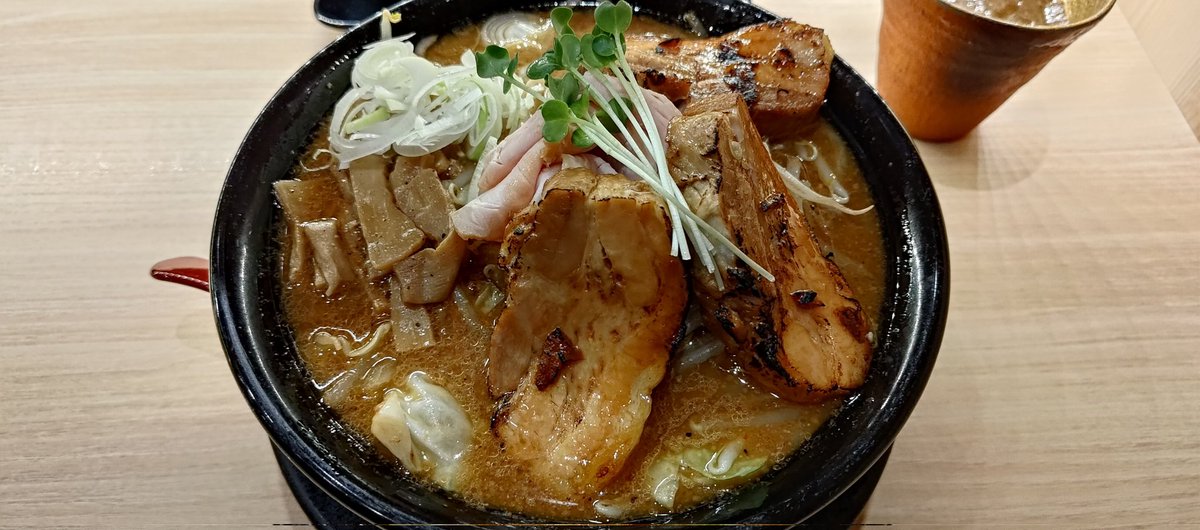 RazGriz_2's tweet photo. この時間のラーメンは大罪 https://t.co/7KDhAG3DEC