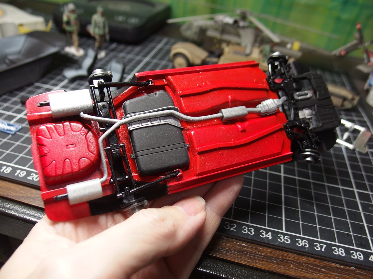 unagi8241's tweet photo. (,゜_Ｊ゜) こんばんは。ハセガワのAE101 レビンです。今日はシャシーを組み立てました。明日から内装に移りたいと思います。(´ｍ｀*)　#AE101 #ハセガワ https://t.co/ERm9jgETFe
