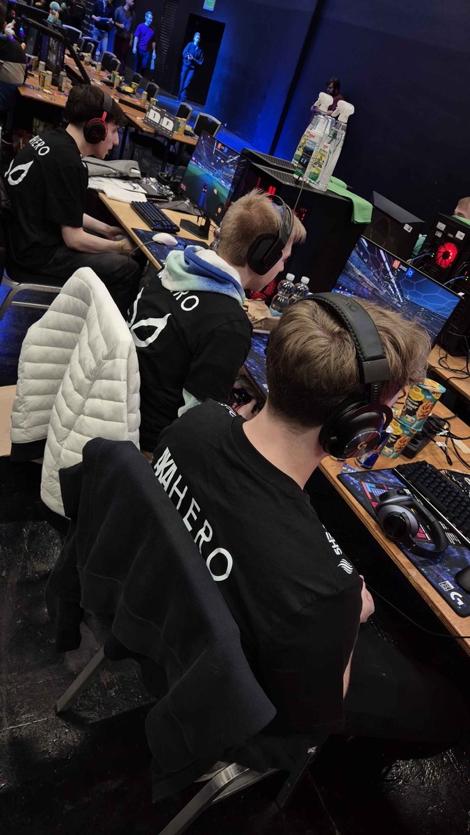 AKA HERO tweet media