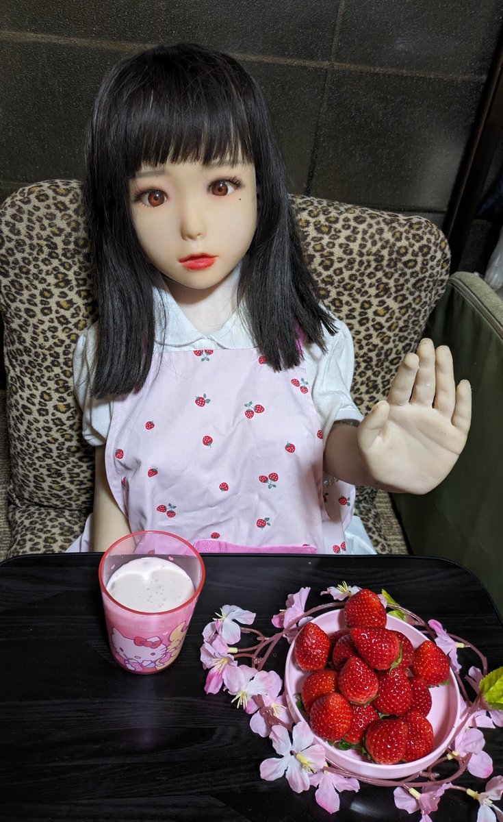 rikunohimegoto's tweet photo. 【第8回ドールプチフォトコンテスト📸】
🗳️投票用ポスト

🏷️エントリーNo.01
🌟Owner：ふくちゃん
🌟Doll：和美 #LOVESTILL 
フォトタイトル：『春のいちごちゃんも美味しいです～よ!』

#KANADOLL #リクひめプチフォトコン8th 
（敬称略） https://t.co/FkK9IrGSZB
