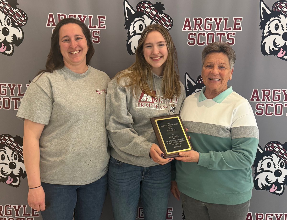 Argylecsd's tweet photo. Congratulations to Delainey who received the Scholar-Athlete award for girls basketball! Great job! 🐾#WeAreTheScots https://t.co/J0OOpbhwX2