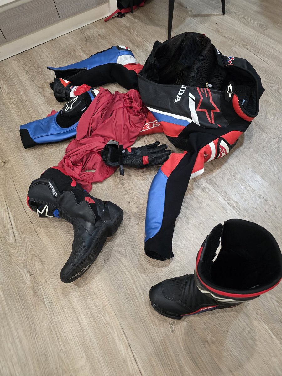 Dominus_b tweet media