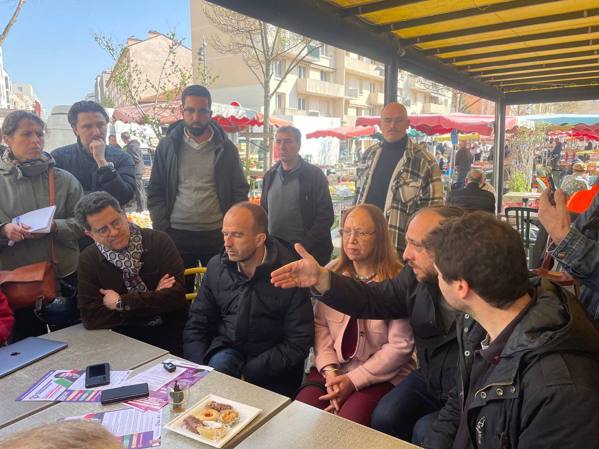 gabrielamard's tweet photo. Merci à @mbompard deputé de Marseille d’être venu ce matin à Villeurbanne pour soutenir la liste insoumise que je conduis à la métropole pour Villeurbanne et la liste municipale conduite par Mathieu Garabedian. 

Dimanche VOTONS insoumis pour battre la droite et l’extrême-droite.

#Villeurbanne
#DimancheJeVoteLFI
#métropoledelyon