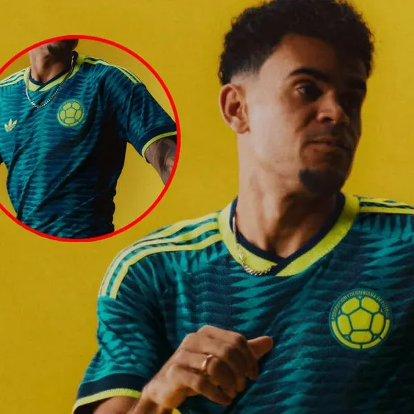 Lanzan nueva camiseta de Colombia para el Mundial 2026:
Se trata de una composición de formas orgánicas en distintas tonalidades de azul y turquesa que simulan el movimiento del agua y las texturas del mar.