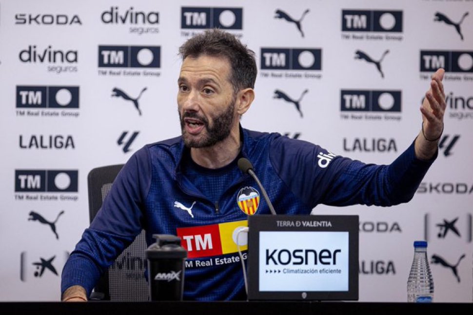 Córner Che🦇 tweet media