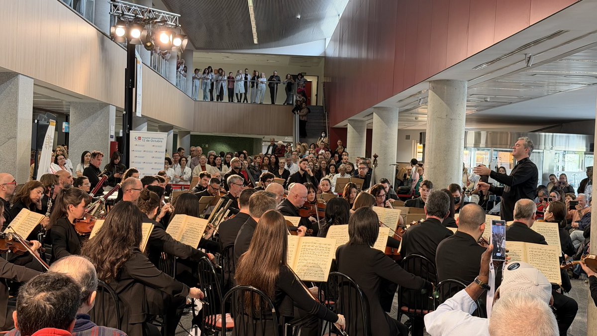 Cardio_H12O's tweet photo. Hoy el hall de @H12Octubre se ha llenado de música y emoción gracias a la Orquesta Sinfónica de Madrid.
Un concierto para pacientes y profesionales que nos recuerda que la música también cura, acompaña, calma y transforma 🎶💙
#Somosdel12 https://t.co/YPSBdAfxKG