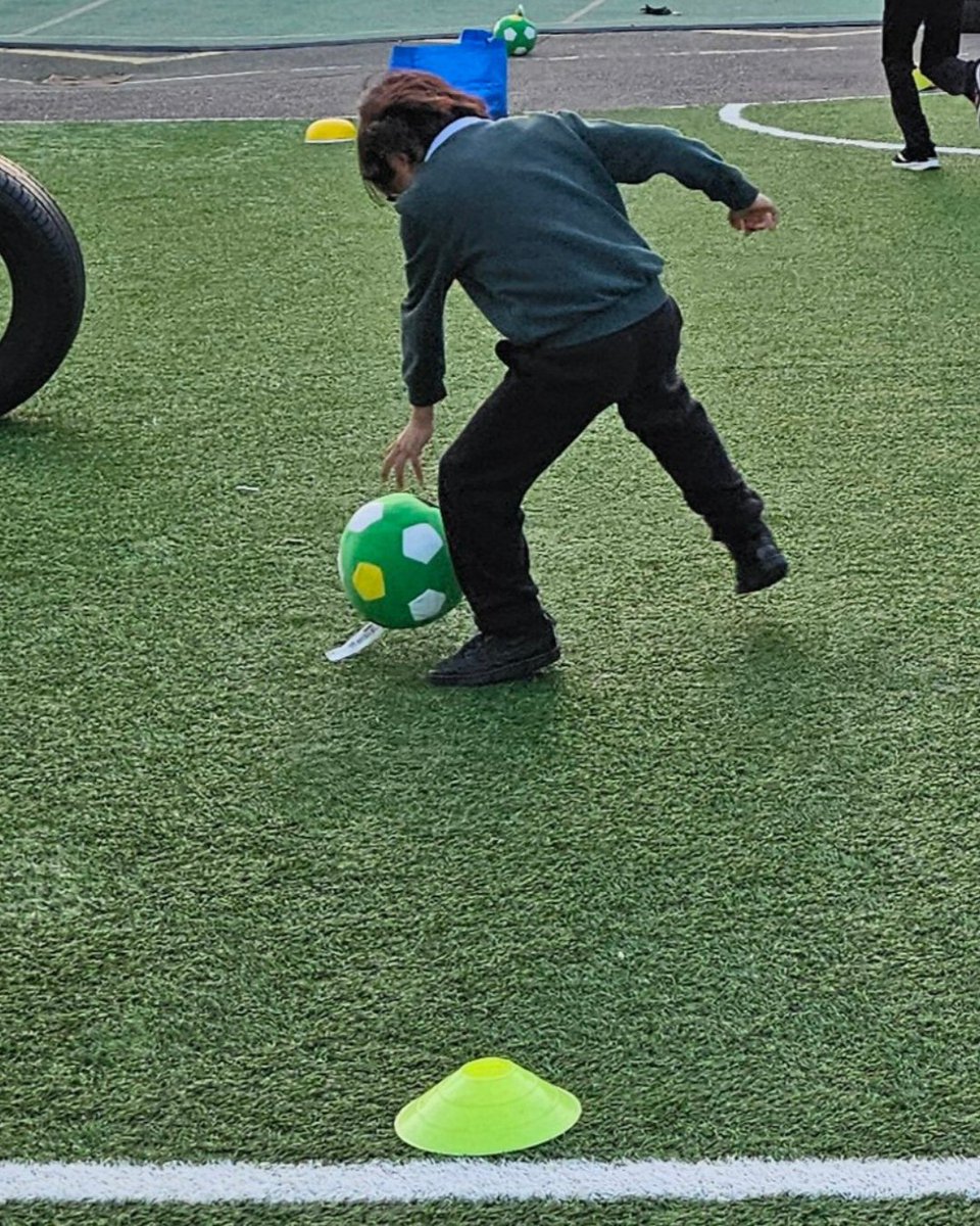 Aktiva_News's tweet image. Our school clubs across London keep children active with sports and games, indoors and outdoors. 

Ongoing childcare you can rely on each week.

Find out more on our website. aktivacamps.com/school-clubs

#aktivacamps #schoolclubs #wraparoundcare