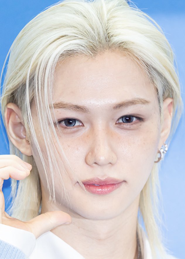 cloudbbok's tweet photo. 빼꼼 앞니와 왼쪽 눈밑 더뚱쭝 애기쌀은 복이 얼굴 보면 무조건 찾게 됨🥹 그리고 요정귀🧚✨ https://t.co/1B6rJLYkfC