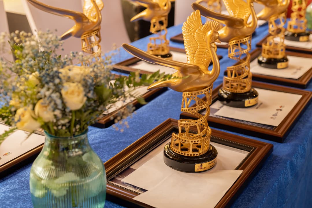 DamalieNd53457's tweet photo. 🏆👀 Today’s Northern Region Film Competitions Awards are serving major inspiration with those sleek golden trophies and elegant setups. Congrats in advance to all the talented filmmakers competing! #NorthernFilms #AwardCeremony #GoldenPosts @bbossa @GOtvUganda #RFC2026 https://t.co/KPvwiTWUCN
