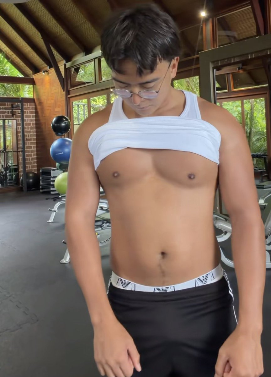 Daily Hot Dudes tweet media